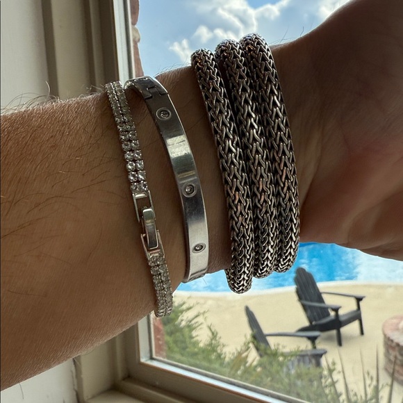 John Hardy bracelet Kali three strand. Authentic perfect condition.
Rare Stunner - Picture 7 of 9